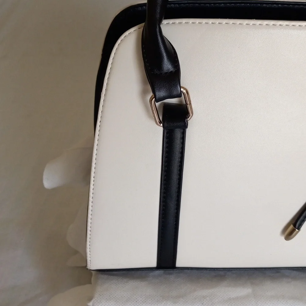 Handbag - Picture 3 of 15